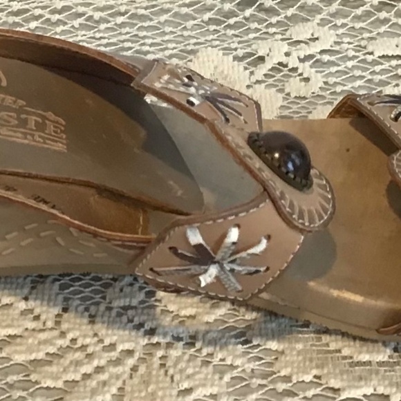 L’artiste Spring Step Sesame womens 9.5 tan floral wedge heel slip on sandals - Picture 2 of 7